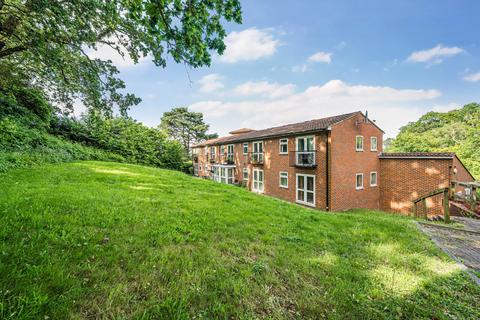 Apple Trees Place, Woking, GU22 1 bed flat for sale