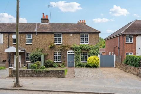 Thorney Mill Road, Iver SL0 4 bed cottage for sale