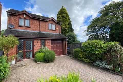 Saltersford Lane, Alton 3 bed detached house for sale