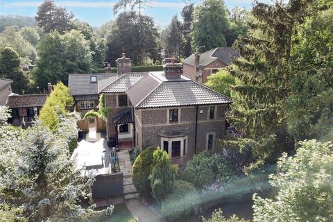 Park Drive, Trentham 6 bed detached house for sale
