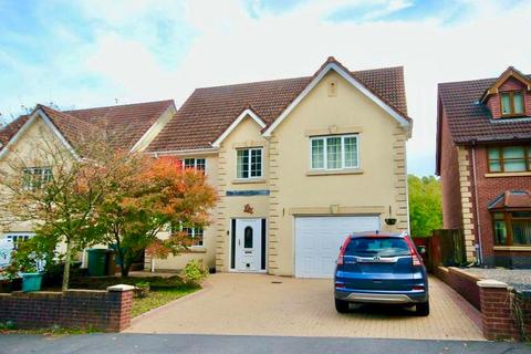 6 bedroom detached house for sale