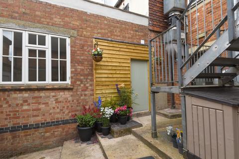 Bartholomew Street, Newbury, RG14 2 bed ground floor maisonette for sale