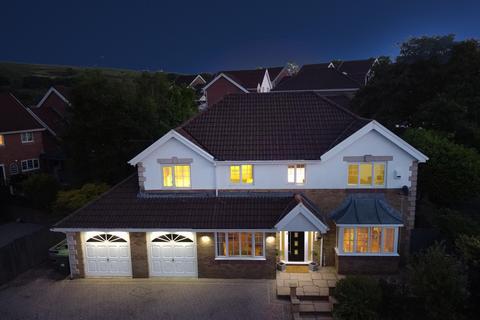 5 bedroom detached house for sale