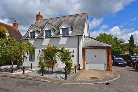 Gimli Watch, South Woodham Ferrers 3 bed detached house for sale