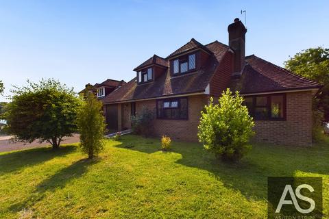 Gregory Walk, Sedlescombe, TN33 3 bed detached house for sale