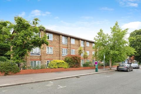 Glebelands Avenue, South Woodford E18 1 bed flat for sale