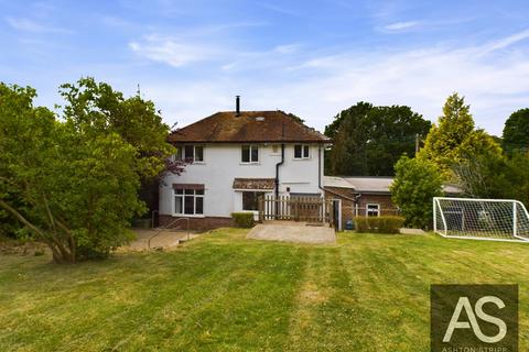 Cripps Corner, Staplecross, TN32 3 bed detached house for sale
