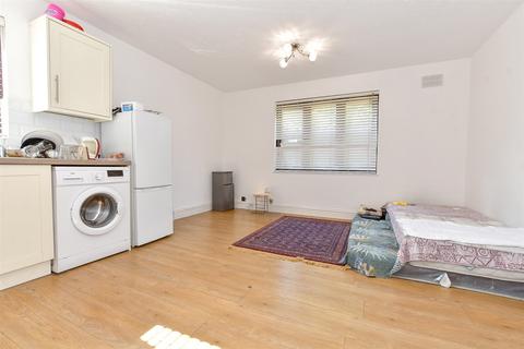 Crucible Close, Romford, Essex 1 bed ground floor flat for sale