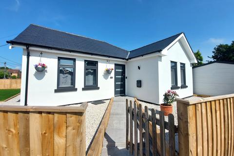 Hobart Road New Milton BH25 6EF 3 bed bungalow for sale