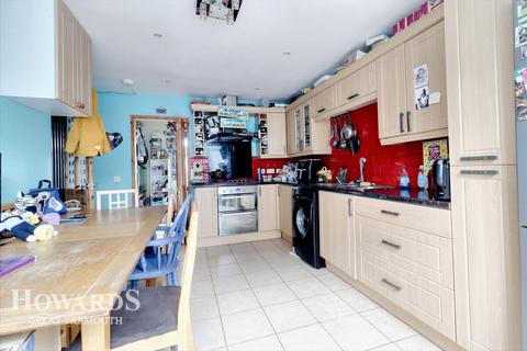 4 bedroom terraced house for sale