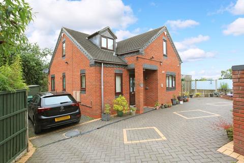 2 bedroom detached house for sale