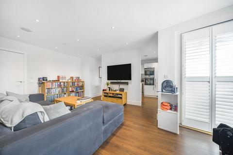 Queensland Road, Islington 2 bed flat for sale