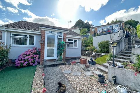 Velland Avenue, Torquay, TQ2 8LJ 2 bed semi