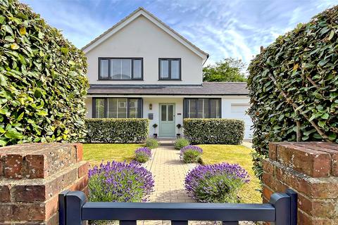 Pevensey Road, Worthing, West Sussex 3 bed detached house for sale