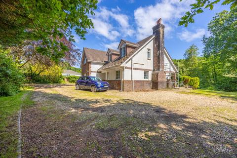 4 bed detached house