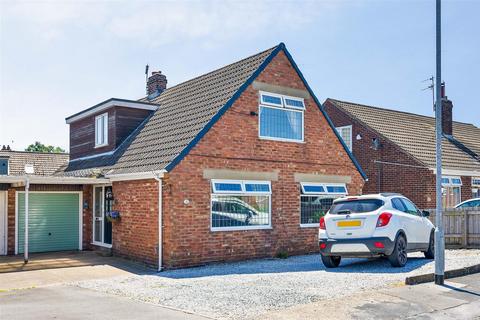 5 bedroom link detached house for sale