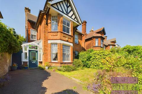 5 bedroom end of terrace house for sale