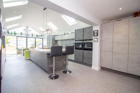 Hazleton Way, Waterlooville, PO8 9BP 4 bed detached house for sale