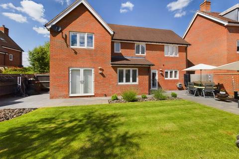 5 bedroom detached house for sale