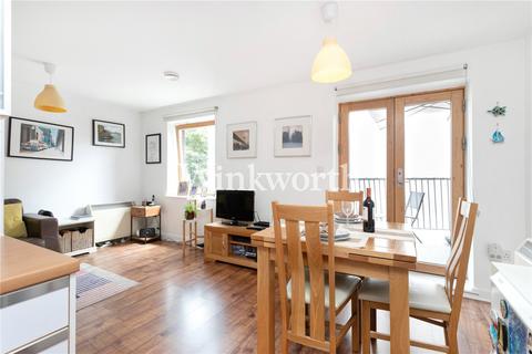 Page Green, Seven Sisters, N15 2 bed apartment for sale