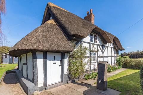 2 bedroom detached house for sale