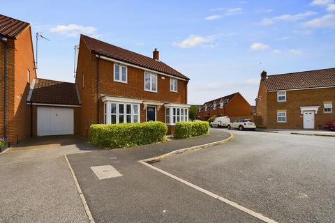 Poppy Close, Yaxley, PE7 4 bed detached house for sale