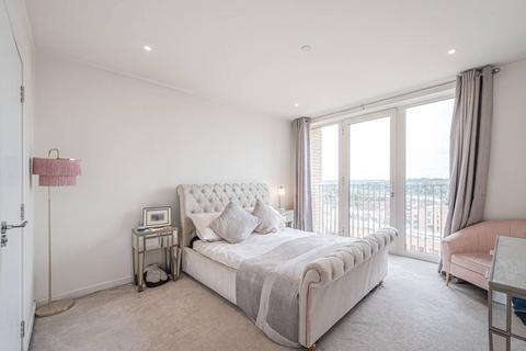 Moorhen Drive, Hendon, London, NW9 2 bed flat for sale
