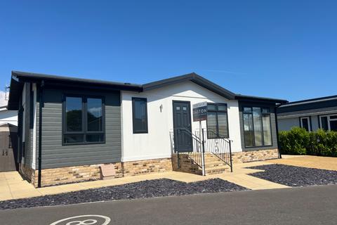 West Common, Langley, Southampton... 2 bed mobile home for sale