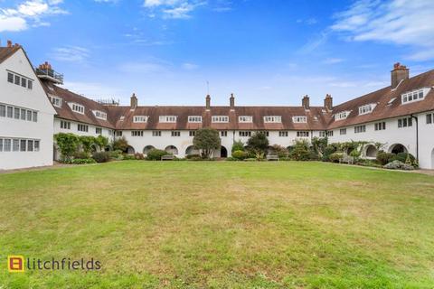Waterlow Court, Heath Close... 2 bed apartment for sale