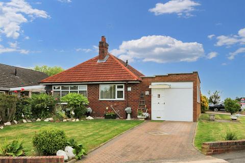 Dewsbury Drive, Penn, 2 bed bungalow for sale