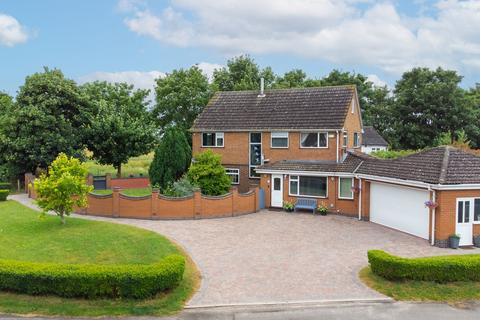 6 bedroom detached house for sale