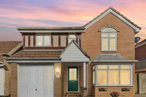 Hanover Gardens, Cullompton, EX15 4 bed detached house for sale