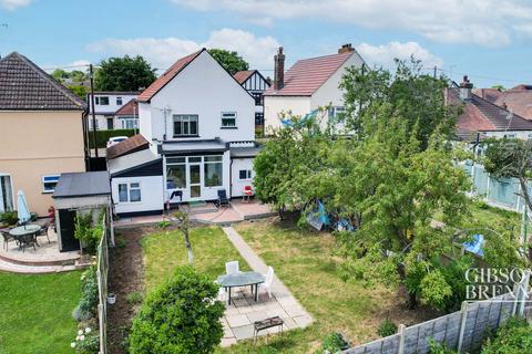 Brackendale Avenue, Basildon, SS13 4 bed detached house for sale