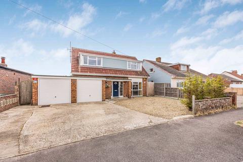 Wheatlands Avenue, Hayling Island... 4 bed detached house for sale