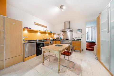 Surbiton Hill Road, Surbiton, KT6 2 bed flat for sale