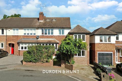 The Greens Close, Loughton, IG10 8 bed semi