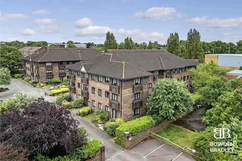 Vienna Close, Clayhall 2 bed apartment for sale