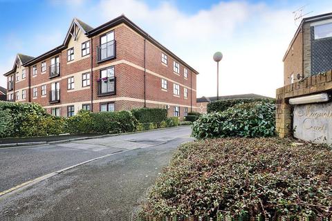 Victoria Road, Horley, RH6 2 bed apartment for sale