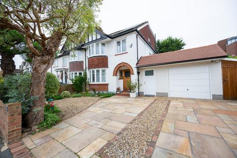 Riverside Close, Kingston Upon... 5 bed semi