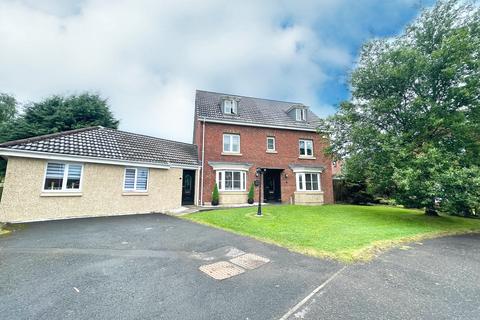 5 bedroom detached house for sale