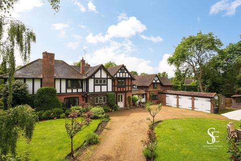 Old Farm Drive, Warfield Borders, RG12 7 bed detached house for sale