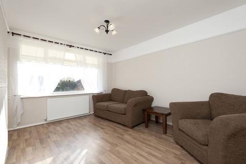 Lynton Road, Acton, London, W3 3 bed flat for sale