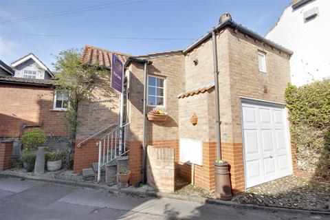Hogg Lane, Kirk Ella 2 bed cottage for sale