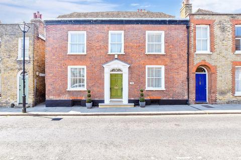 5 bedroom semi-detached house for sale