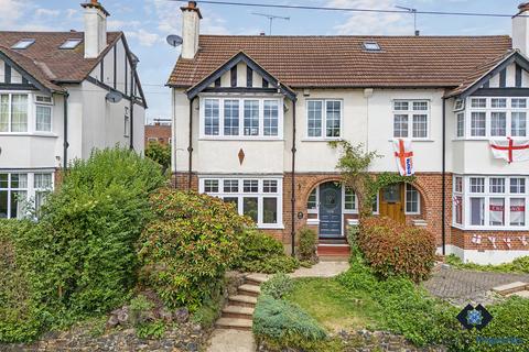 Westbury Drive, Brentwood, CM14 3 bed semi