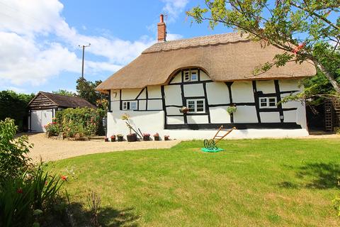 The Green, Charlton WR10 3 bed cottage for sale