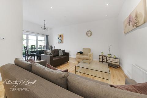 Silverdale Court, Goswell Road... 2 bed flat for sale