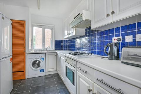 3 bedroom flat for sale