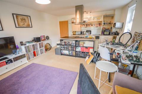 Oxclose Park Gardens, Halfway... 2 bed flat for sale