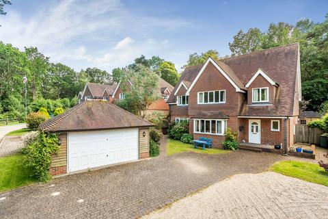 6 bedroom detached house for sale